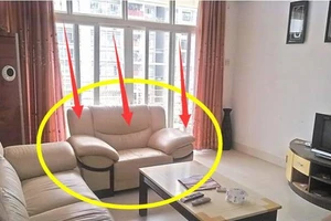 Cách bố trí sofa khiến Thần Tài quay lưng