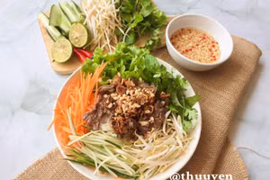 Cách làm bún bò xào Nam Bộ "dễ như ăn kẹo" của cô nàng 9X 