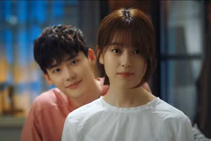 Lặng người khi biết sự thật cặp giò lụa chồng đem biếu Tết có vết khứa nhẹ