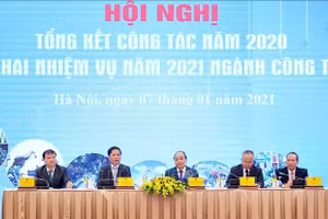 Thủ tướng Nguyễn Xuân Phúc dự và chỉ đạo hội nghị. Ảnh: Thống Nhất/TTXVN