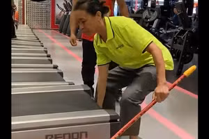 Clip: Muôn phần nể phục cao thủ giấu mặt trong phòng gym