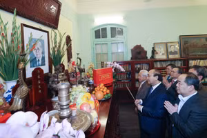 Thủ tướng dâng hương tưởng niệm lãnh đạo tiền bối của Đảng, Nhà nước