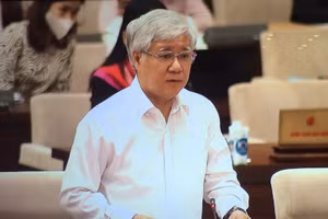 Chủ tịch Ủy ban Trung ương MTTQ Việt Nam Đỗ Văn Chiến báo cáo tại phiên họp. Ảnh:VGP/Nguyễn Hoàng