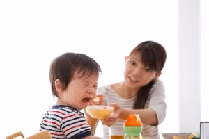 Trẻ biếng ăn, tiêu hóa kém khiến nhiều phụ huynh lo lắng.