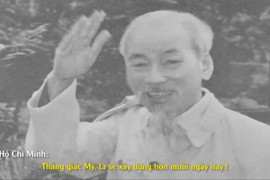 Hình ảnh Bác Hồ trong bộ phim tài liệu: “ Hồ Chí Minh: Phác họa chân dung một chính khách”. Chụp màn hình