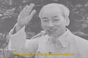 Hình ảnh Bác Hồ trong bộ phim tài liệu: “ Hồ Chí Minh: Phác họa chân dung một chính khách”. Chụp màn hình