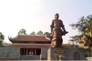 Tượng đài Hoàng đế Quang Trung - Nguyễn Huệ tại Gò Đống Đa.