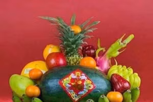 Mâm ngũ quả là thứ không thể thiếu trong mỗi gia đình dịp Tết Nguyên đán. 