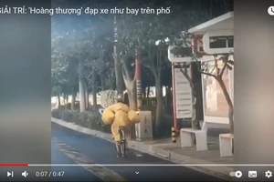 Clip: "Ngọc hoàng" đạp xe vi hành