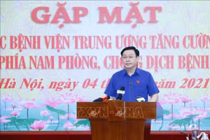 Chủ tịch Quốc hội: Các y, bác sĩ đã đặt lợi ích quốc gia lên trên hết
