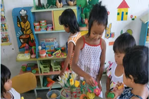 Chỉ có các bé gái chơi tại góc phân vai nghệ thuật, nấu ăn