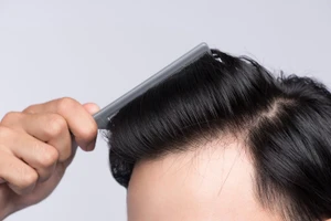 Người yêu rủ đến salon tóc, cô gái tá hỏa chứng kiến hành động của anh