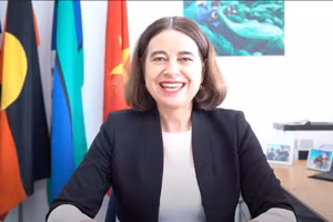 Bà Robyn Mudie – Đại sứ Australia tại Việt Nam gửi lời chào mừng tới các tân sinh viên