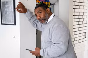 Ra tù sau 37 năm, người đàn ông choáng ngợp trước sự thay đổi của công nghệ