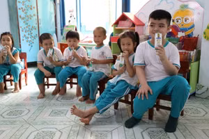 Sữa học đường tỉnh Bến Tre "được lòng" cả thầy trò, phụ huynh