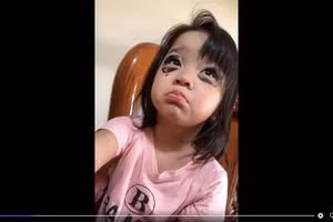 Cười ná thở độc chiêu "cai nghiện điện thoại" cho con