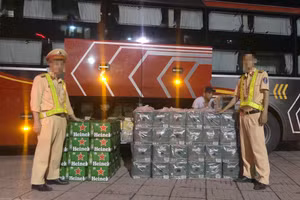 Số bia ngoại bị công an thu giữ. (Ảnh: CACC)