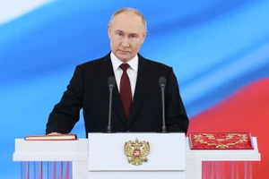 Hình ảnh ông Putin tuyên thệ nhậm chức tại điện Kremlin