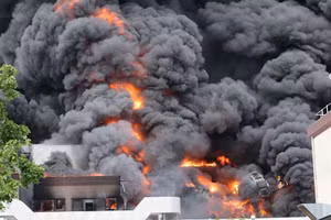 Hỏa hoạn tại tại nhà máy kim loại Berlin.