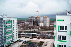 Thành phố Mariupol được xây dựng lại từ đống đổ nát. (Ảnh: RIA Novosti)