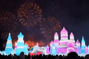 Chùm ảnh hàng ngàn người chịu lạnh âm 20 độ trong Thế giới băng tuyết