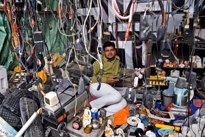 Cận cảnh chợ rác điện tử ở Ấn Độ