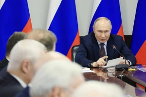 Tổng thống Vladimir Putin phát biểu trong cuộc gặp với CEO các tập đoàn quốc phòng hàng đầu của Nga ngày 25/5/2024. (Ảnh: Sputnik)