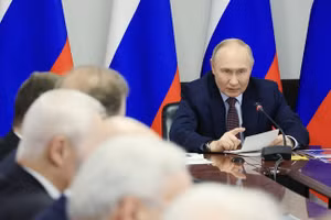 Tổng thống Vladimir Putin phát biểu trong cuộc gặp với CEO các tập đoàn quốc phòng hàng đầu của Nga ngày 25/5/2024. (Ảnh: Sputnik)