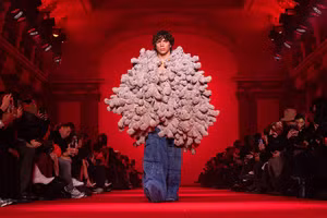 Chùm ảnh những trang phục ấn tượng trong Tuần lễ thời trang Paris