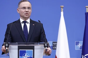 Tổng thống Ba Lan Andrzej Duda phát biểu trước khán giả trong cuộc họp báo tại trụ sở NATO ở Brussels, ngày 14/3. (Ảnh: AFP)