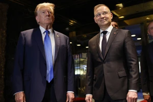 Cựu Tổng thống Mỹ Donald Trump gặp Tổng thống Ba Lan Andrzej Duda tại Tháp Trump ngày 17/4 tại Thành phố New York. (Ảnh: AFP)