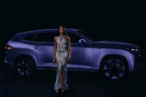 Chùm ảnh XM Mystique Allure của BMW lấy cảm hứng từ Naomi Campbell