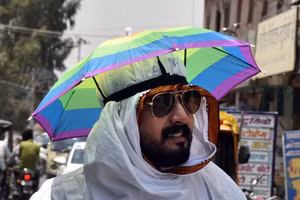 Chùm ảnh thủ đô Ấn Độ vật vã trong cái nóng gần 53 độ C