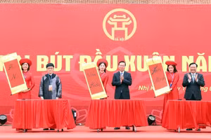 Hình ảnh Chủ tịch nước dâng hương, khai bút đầu Xuân năm 2024