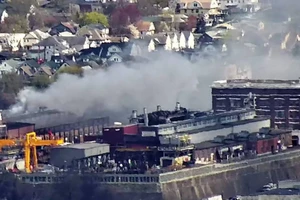 Cháy nhà máy quân sự ở thành phố Scranton.