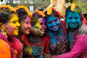 Chùm ảnh lễ hội sắc màu Holi đánh dấu thiện thắng ác