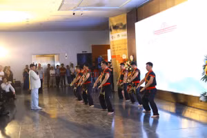 Biểu diễn võ thuật cổ truyền trong lễ khai mạc.