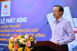 Thứ trưởng Bộ Giáo dục và Đào tạo Phạm Ngọc Thưởng phát biểu tại Lễ phát động Cuộc thi viết "Những kỷ niệm sâu sắc về thầy cô và mái trường".