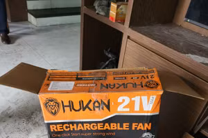 Quạt sạc tích điện thương hiệu HUKAN