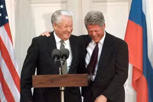 Tổng thống Nga Boris Yeltsin và Tổng thống Mỹ Clinton trong cuộc họp báo chung ở Hyde Park, New York ngày 23 tháng 10 năm 1995.
