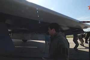 Khoang vũ khí của máy bay S-70 Okhotnik.