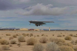 B-21 Raider trong một chuyến bay thử nghiệm tại Căn cứ Không quân Edwards ở California.