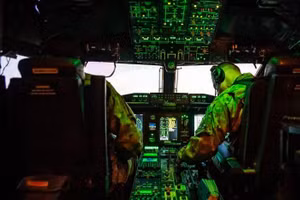 Khoang lái trang bị tối tân của chiếc C-27J Spartan.