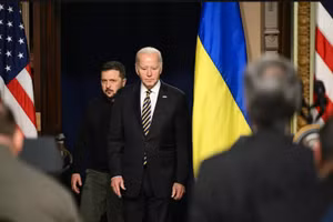 Tổng thống Ukraine Zelensky và người đồng cấp Mỹ Biden.