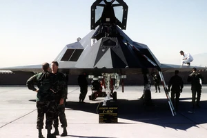 Máy bay tàng hình F-117 Nighthawk.