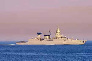 Chiến hạm Hessen hoạt động tại Biển Đỏ.