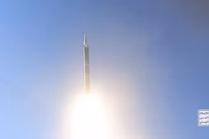 Lực lượng Houthi phóng tên lửa siêu thanh.