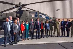 Mỹ kiếm được 12 tỷ USD chỉ nhờ bán trực thăng Apache cho Ba Lan.