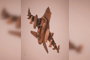 Tiêm kích F-16 Mỹ mang theo hai quả bom B61-12.