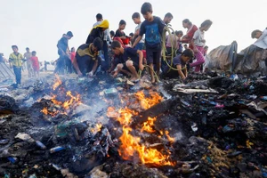 Hiện trường vụ không kích của Israel vào khu vực dành cho người sơ tán ở Rafah, nam Gaza.